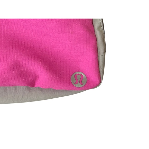 Lululemon Everywhere Belt Bag 1L Pow Pink Light / Lunar Rock / Chrome - Picture 4 of 10